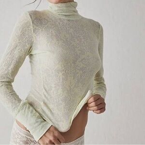 NWT•FREE PEOPLE (Intimately)• Women’s “You & I” Turtleneck Size Medium